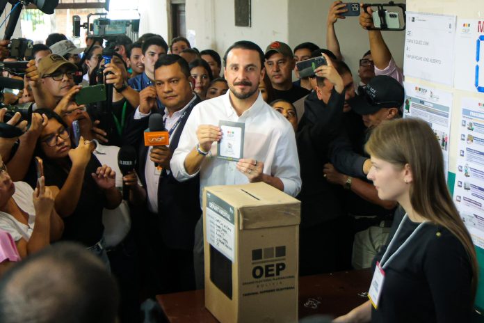 Juan Pablo Velasco gana la Gobernación de Santa Cruz con el 57% de los votos