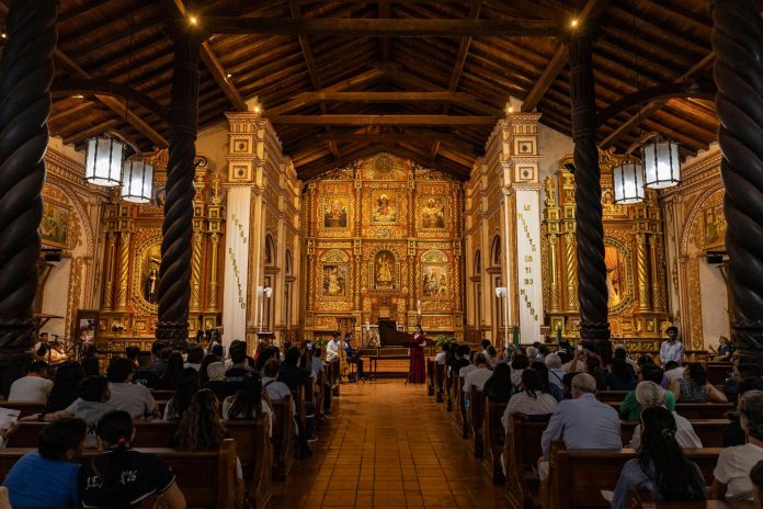Puente entre siglos: La luz y la música se fundieron ayer en Concepción de la mano de La Spagna y la voz de María Eugenia Boix