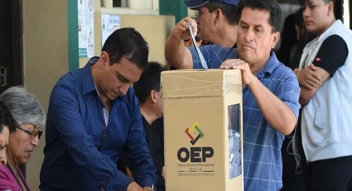 JORNADA. Ciudadanos habilitados acuden a las urnas este domingo. Más de 3,4 millones de bolivianos definen las gobernaciones de Santa Cruz, Chuquisaca, Tarija, Beni y Oruro