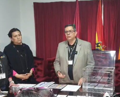 Entre titulares y suplentes, el sistema democrático boliviano acreditará este 28 de abril a un contingente de líderes locales que surgieron de entre más de 34.000 candidaturas registradas a nivel nacional