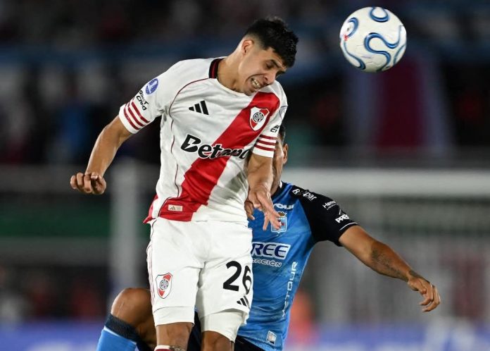 Para Blooming, el resultado sabe a poco; rescatar un punto ante River siempre es meritorio, pero queda la espina de no haber sabido gestionar una superioridad numérica de casi todo el partido