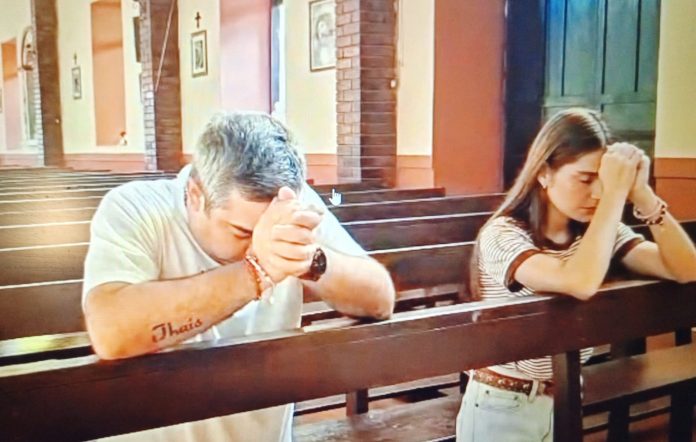 El candidato a la Gobernación por el MNR, Hugo Vargas, comenzó su jornada orando y pidiendo a Dios por mejores días para el departamento beniano