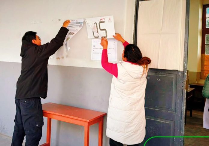 Concluye la votación y arranca el escrutinio que definirá las cinco gobernaciones en disputa