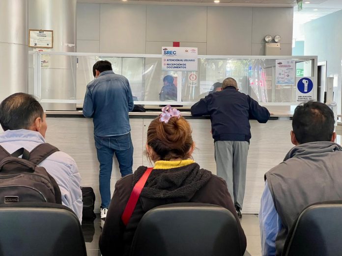 Personal del SREC agiliza la recepción de formularios en las oficinas regionales de YPFB para cumplir con el cronograma de pagos