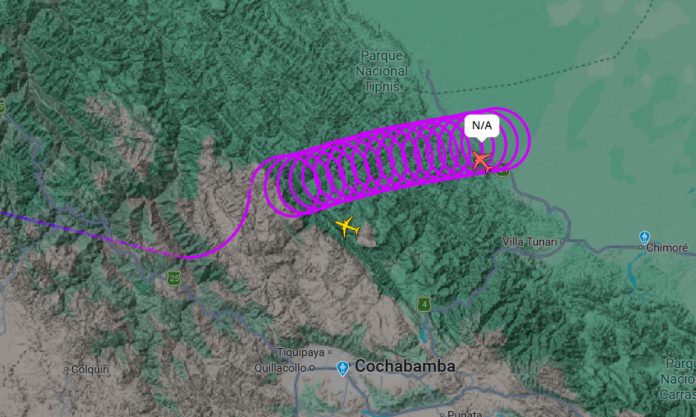 La mañana de este lunes, el radar mostró movimientos erráticos del avión CP-3243, al mando de los experimentados pilotos Carlos Moyano y Julio Sardán