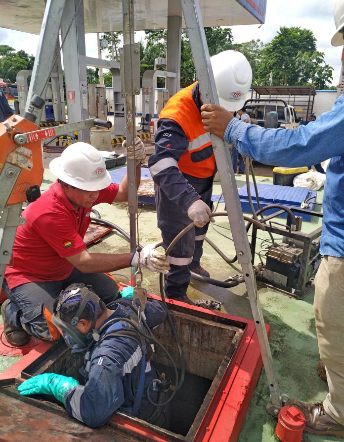 YPFB ejecutó un plan de limpieza técnica en los tanques de gasolina y mantenimiento preventivo de dispensadores en la Estación de Servicio Rurrenabaque