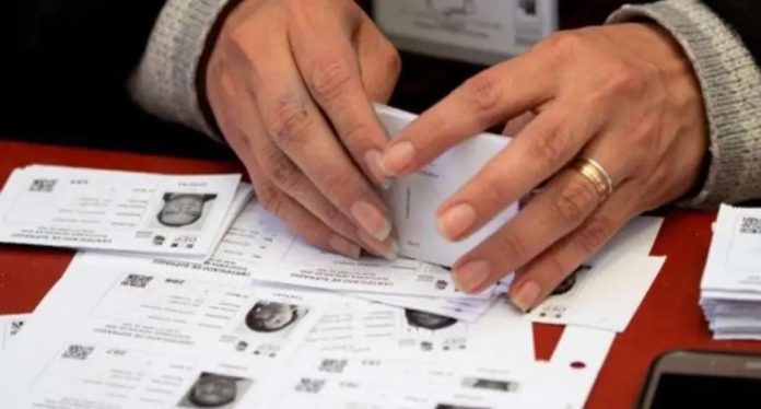 Restricciones: Recuerde que este documento es indispensable durante los próximos 90 días para acceder a servicios bancarios y realizar trámites en oficinas públicas